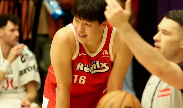 开云官方直播-杨瀚森5天奔波近7000公里！ 辗转三城练级：我走的每一步都算数