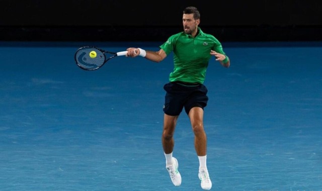 开云平台-德约质问记者奇葩问题：我在追赶辛纳和阿卡？是追随者？