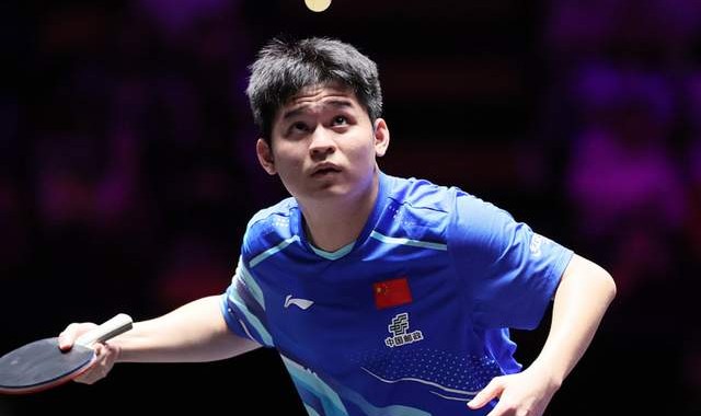 林诗栋横扫吴晙诚晋级8强！一三局压制，第二局拿捏关键分！