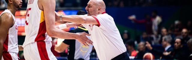 kaiyun sports-小组赛三战全败狂输80分！中国男篮的面前写满绝望