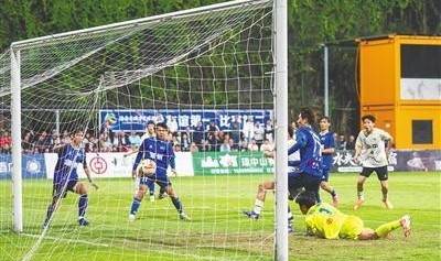 开云官方直播-绿茵夜未央：琼中少年的绝杀之夜