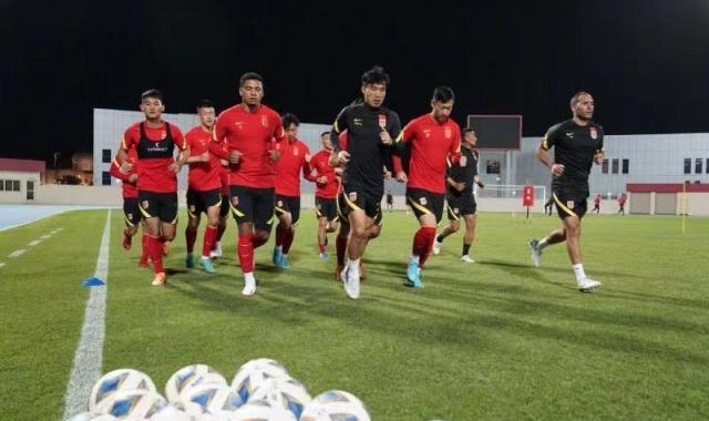 【观察】同在屋檐下，人外有人乎？