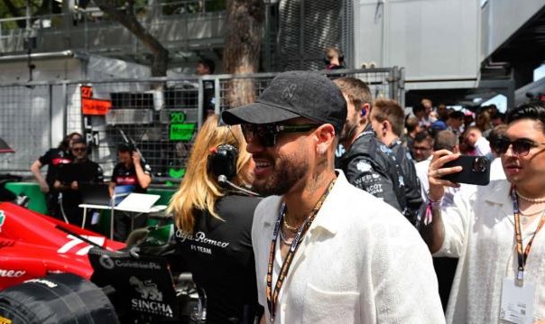 开云官方直播-法媒：内马尔现身F1赛场 此举被巴黎视为挑衅